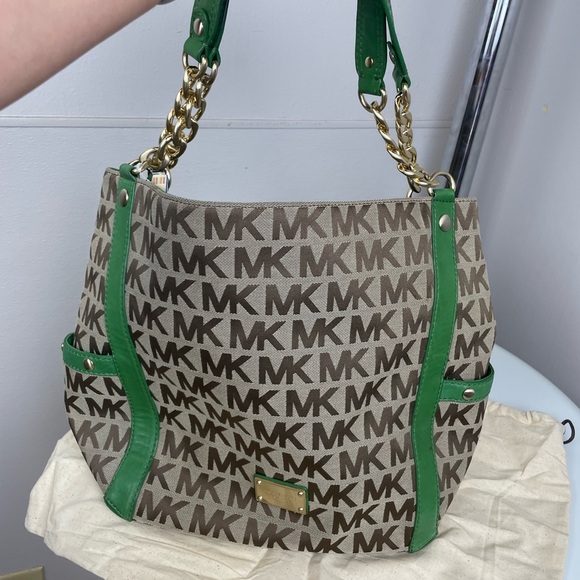 Michael Kors Signature Jet Set Large Green Trim Gold Monogram Tote Bag - Picture 10 of 10